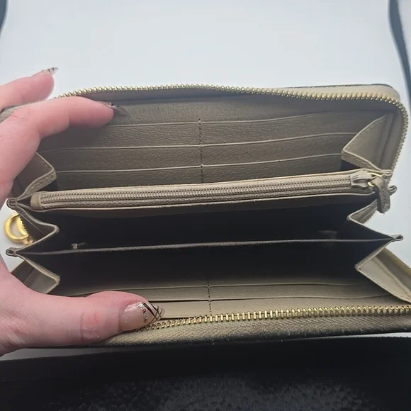 Gucci Ophidia GG Beige W/ Green & Red Sherry Zip Around Long Wallet (EUC)(COA)✨️ - Picture 9 of 15